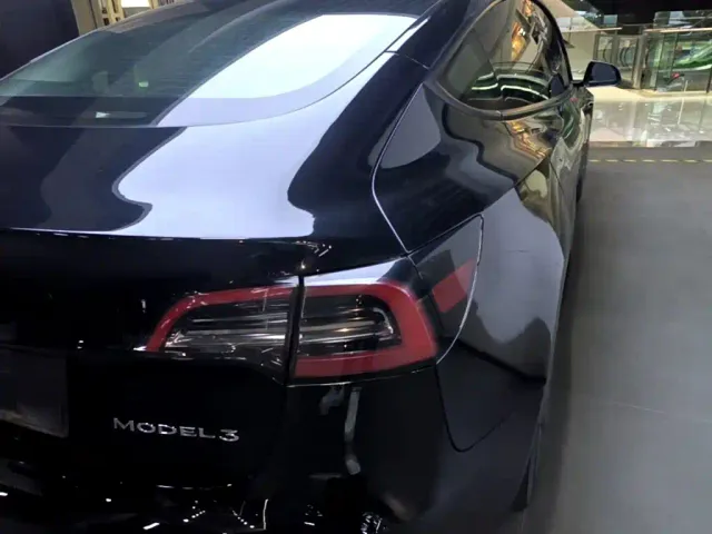 Tesla Model 3 — Фото автомобиля 7