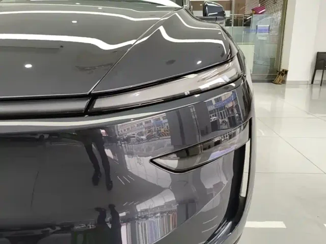Tesla Model Y — Фото автомобиля 23