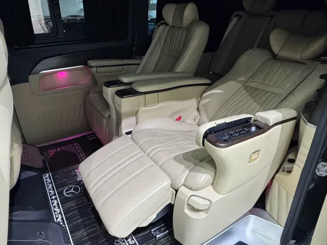 Mercedes-Benz V-Class — Фото автомобиля 24