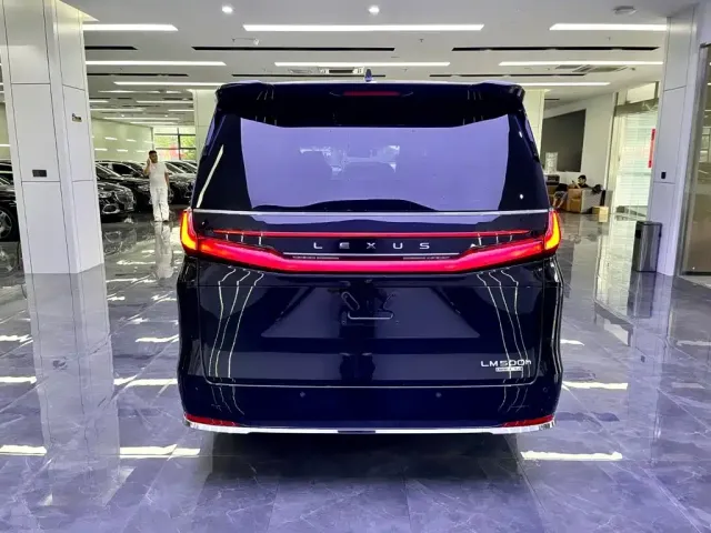 Lexus LM — Фото автомобиля 5