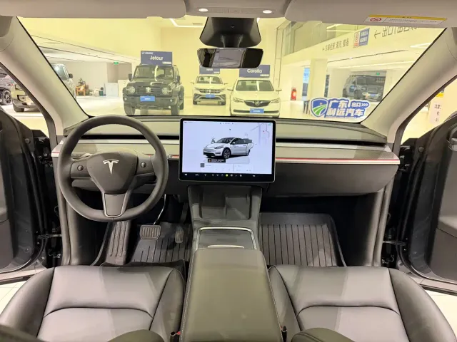 Tesla Model Y — Фото автомобиля 8
