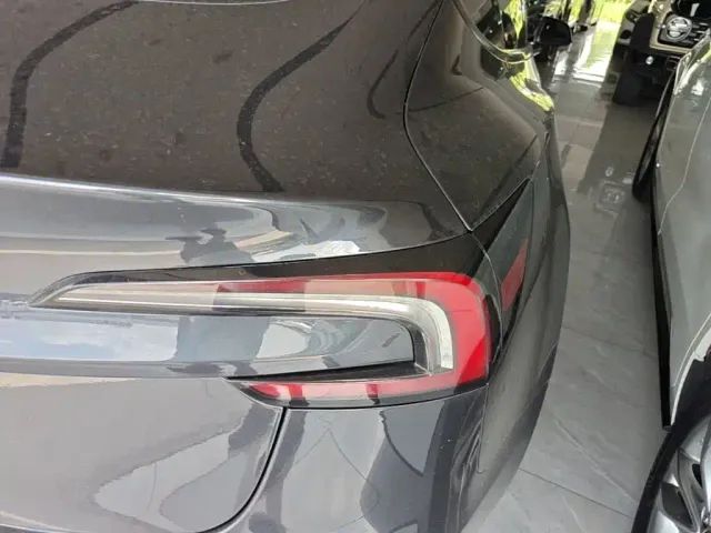 Tesla Model 3 — Фото автомобиля 7