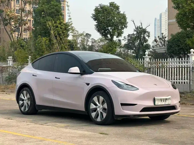 Tesla Model Y — Фото автомобиля 3