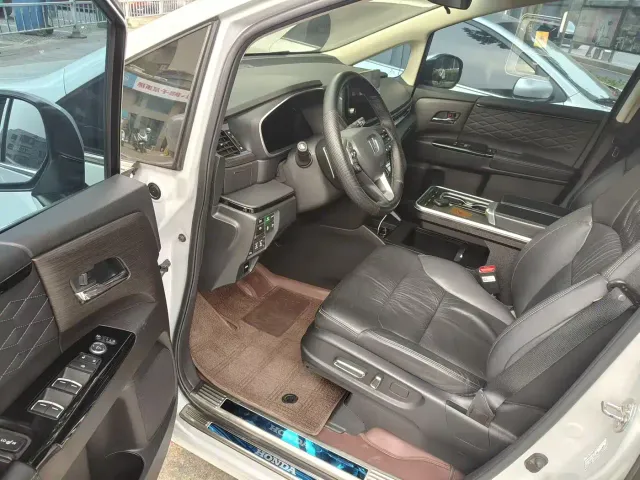 Honda Elysion — Фото автомобиля 6