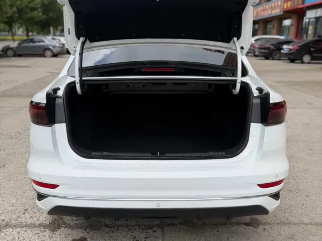 Geely Emgrand — Фото автомобиля 14