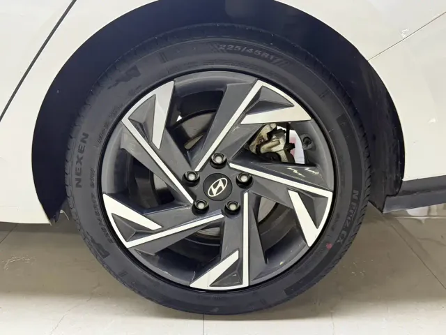 Hyundai Elantra — Фото автомобиля 20