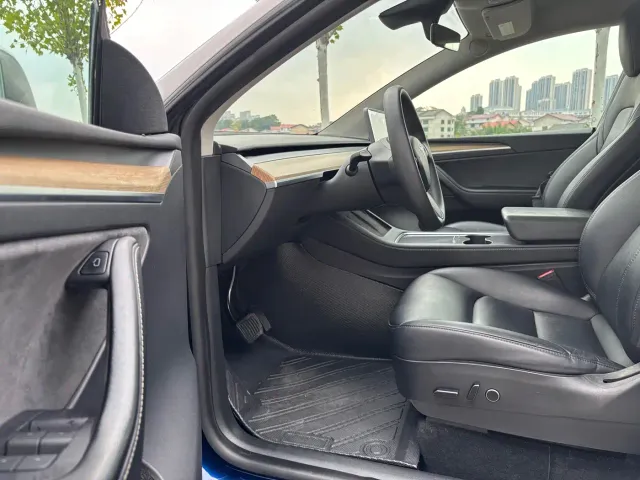 Tesla Model Y — Фото автомобиля 9