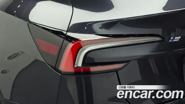 Tesla Model 3 — Фото автомобиля 8