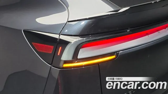 Tesla Model Y — Фото автомобиля 22