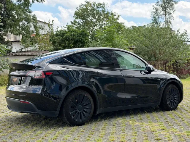 Tesla Model Y — Фото автомобиля 4