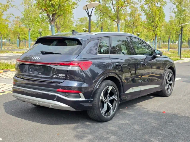 Audi Q4 e-tron — Фото автомобиля 4