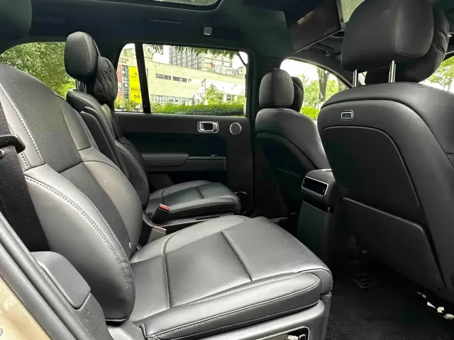 Li Auto L9 — Фото автомобиля 17