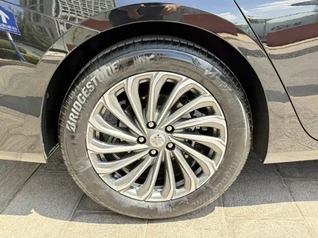 Buick LaCrosse 2023 28T Premium Edition — Фото автомобиля 12