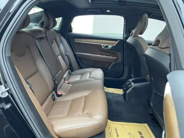 Volvo S90 — Фото автомобиля 15