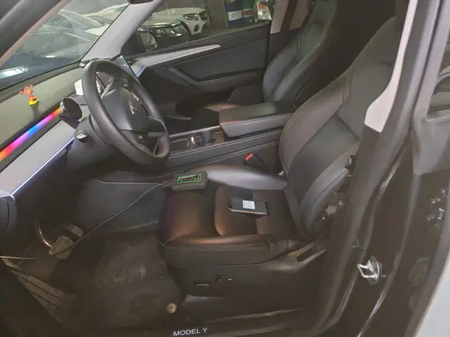 Tesla Model Y — Фото автомобиля 10