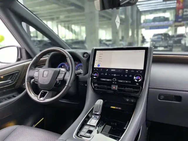 Toyota Vellfire — Фото автомобиля 26
