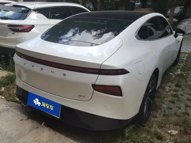 Xpeng P7 — Фото автомобиля 3