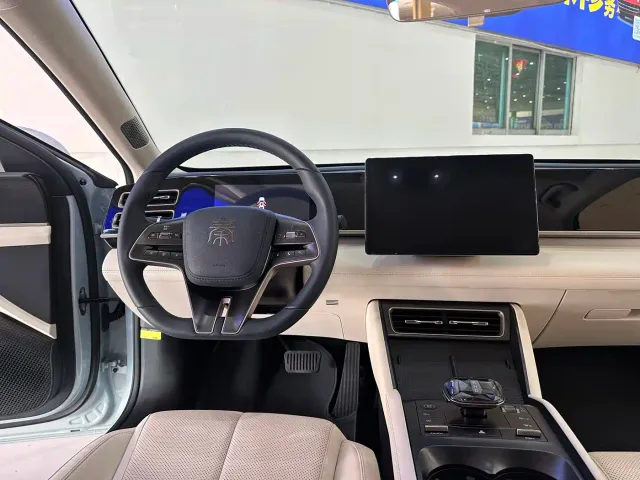 BYD Qin L — Фото автомобиля 11