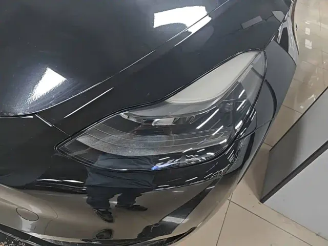 Tesla Model Y — Фото автомобиля 23