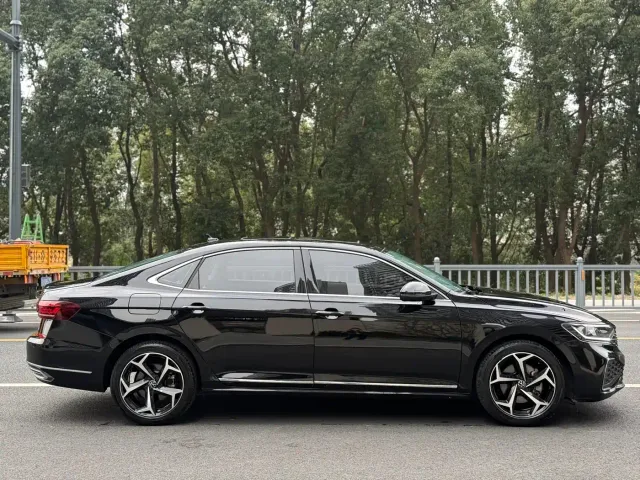 Volkswagen Passat — Фото автомобиля 4