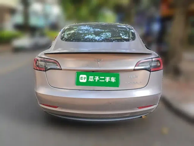 Tesla Model 3 — Фото автомобиля 3