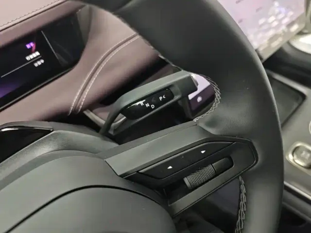 Xiaomi SU7 — Фото автомобиля 13