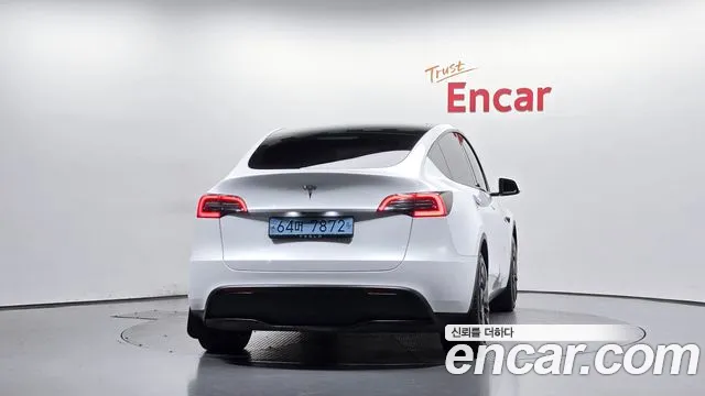 Tesla Model Y — Фото автомобиля 4