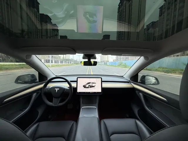 Tesla Model Y — Фото автомобиля 8