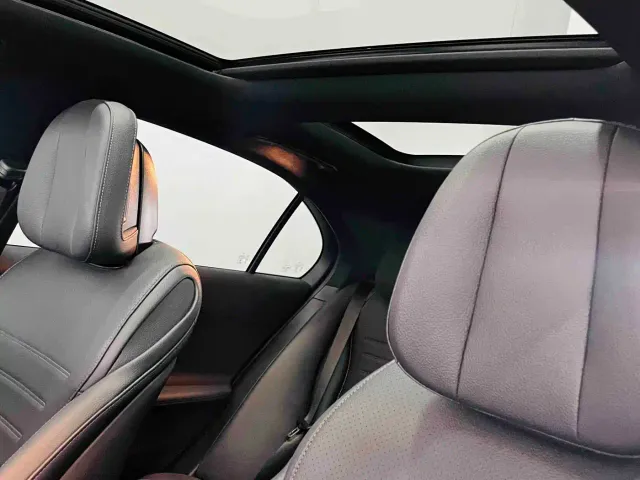 Mercedes-Benz C-Class — Фото автомобиля 12