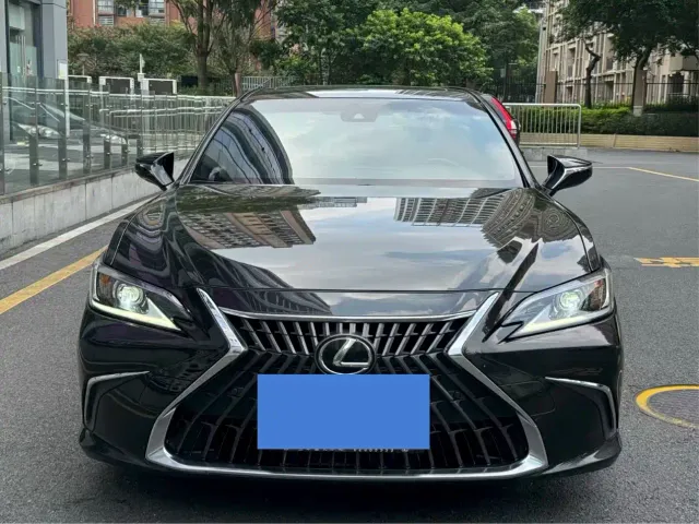 Фотография автомобиля — Lexus ES