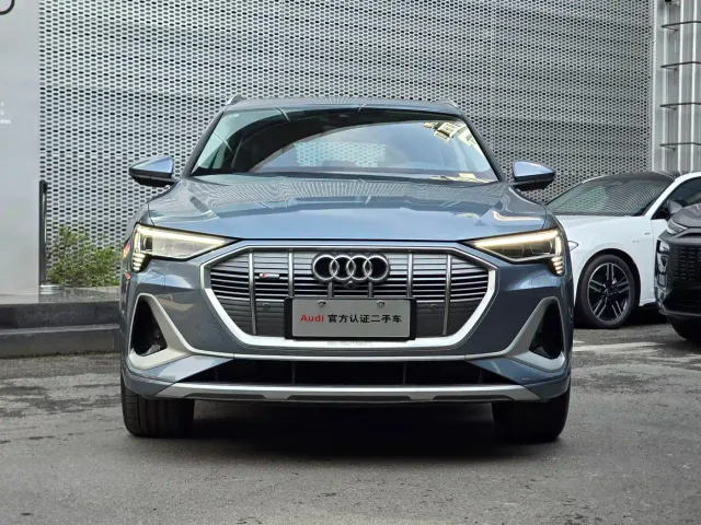 Audi e-tron — Фото автомобиля 2