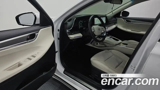 Hyundai Grandeur (New) Hybrid — Фото автомобиля 17