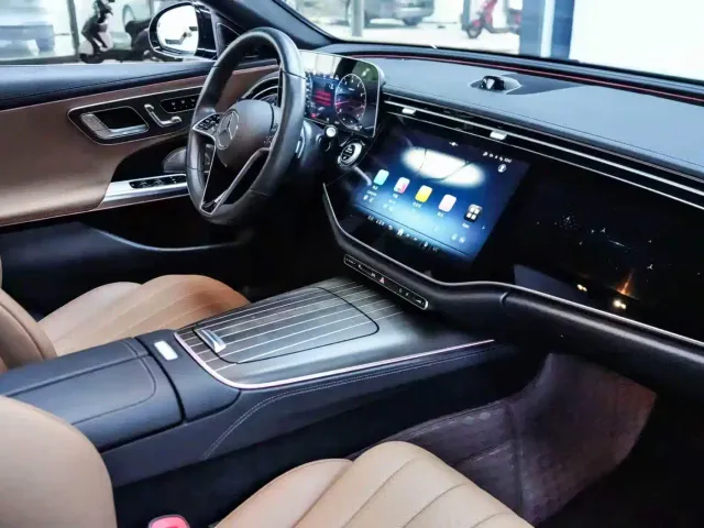Mercedes-Benz E-Class — Фото автомобиля 5