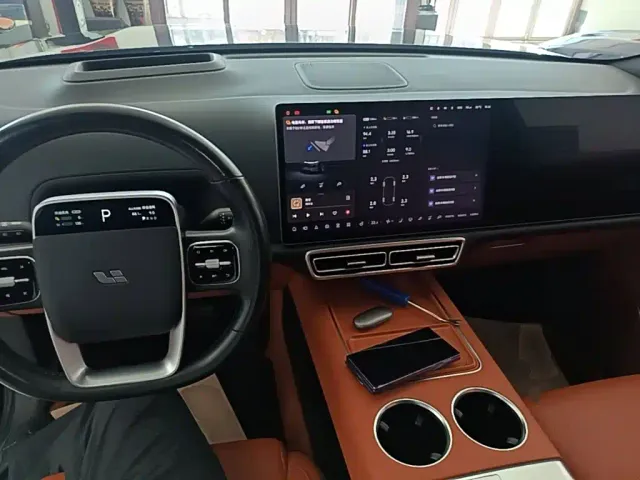 Li Auto L8 — Фото автомобиля 9