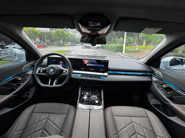 BMW 5 Series — Фото автомобиля 13