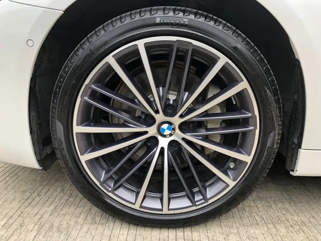 BMW 5 Series — Фото автомобиля 25