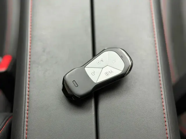 Xpeng P7 — Фото автомобиля 17