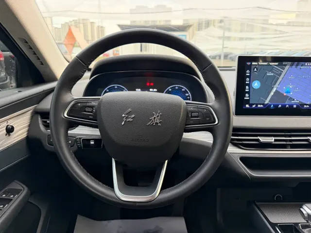 Hongqi E-QM5 — Фото автомобиля 11