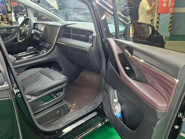 GAC Trumpchi M8 — Фото автомобиля 7