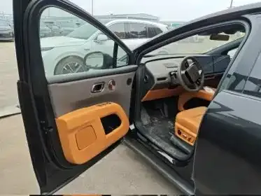 Li Auto i8 — Фото автомобиля 4