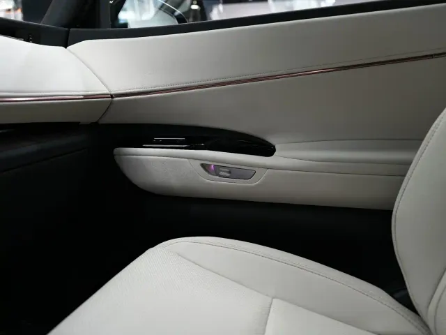 Lexus LM — Фото автомобиля 16