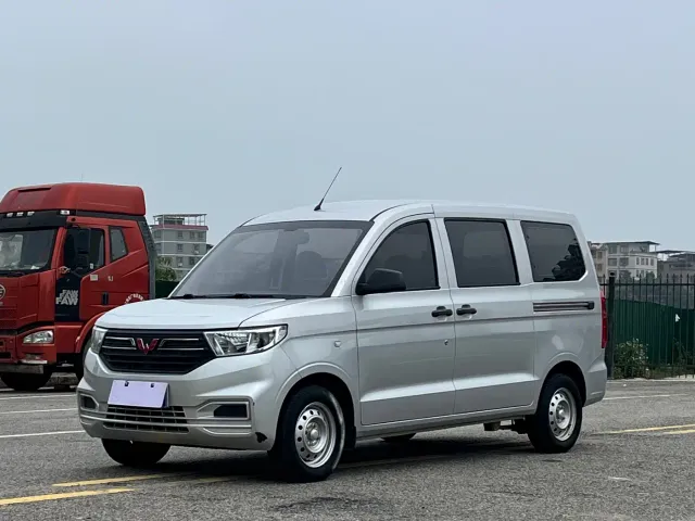 Фотография автомобиля — Wuling Hongguang V
