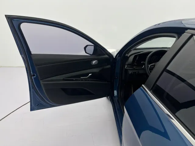 Hyundai Elantra — Фото автомобиля 10