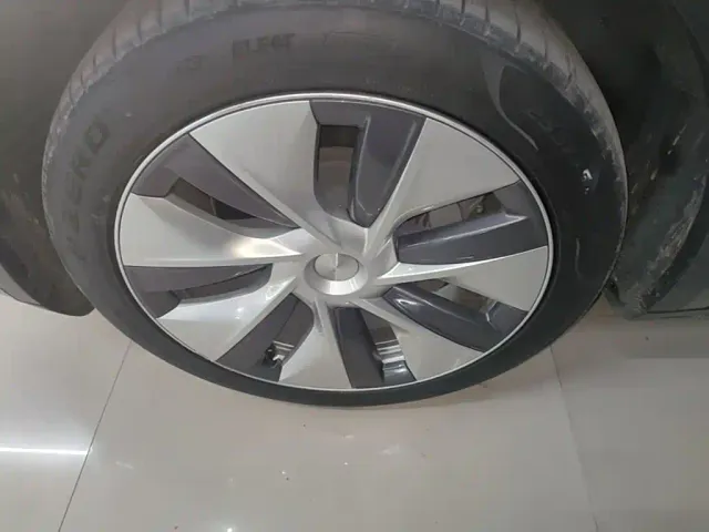 Tesla Model Y — Фото автомобиля 22