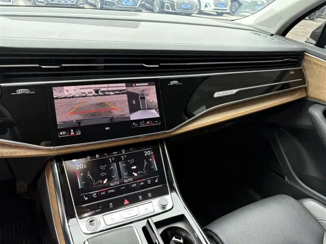 Audi Q7 — Фото автомобиля 26