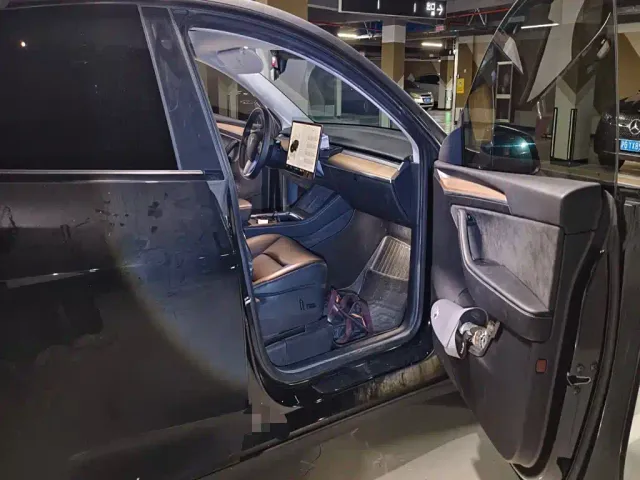 Tesla Model Y — Фото автомобиля 19