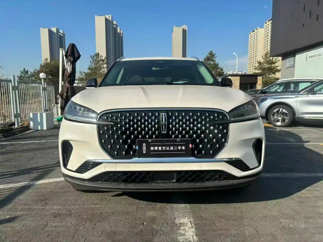 Фотография автомобиля — Lincoln Aviator
