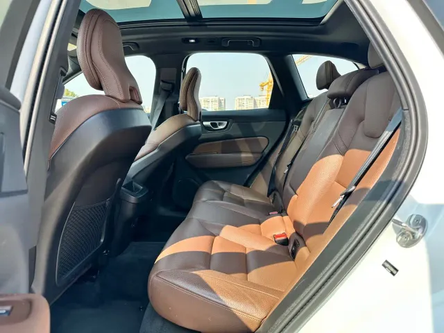 Volvo XC60 — Фото автомобиля 11