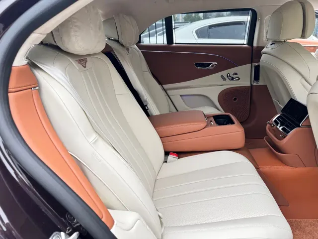 Bentley Flying Spur Plug-in Hybrid 2026 Model 4.0T V8 Standard Edition — Фото автомобиля 13
