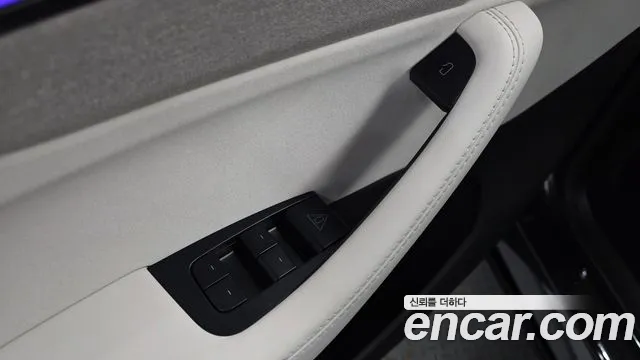 Tesla Model Y — Фото автомобиля 27